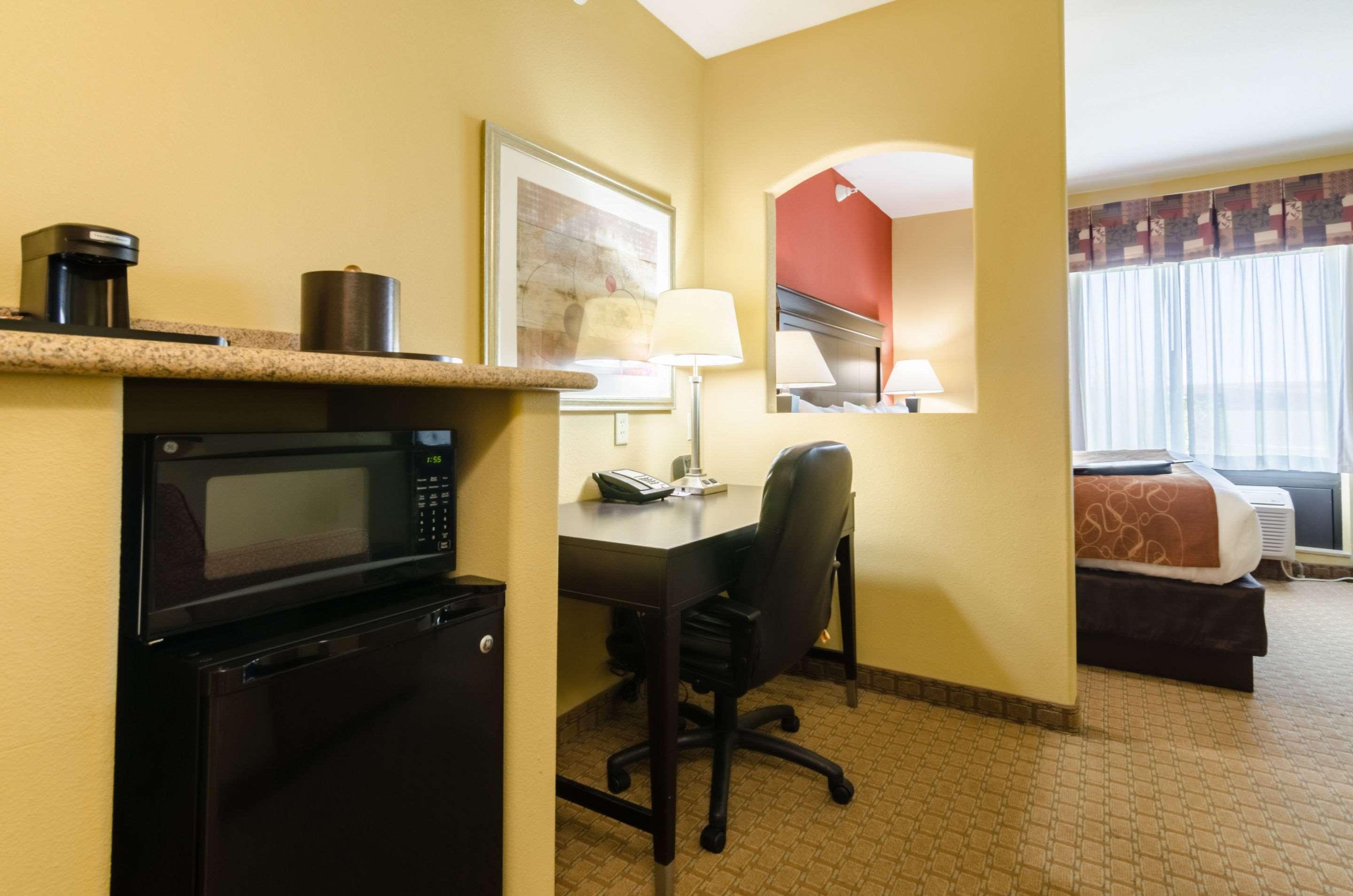 Comfort Suites Salina South エクステリア 写真