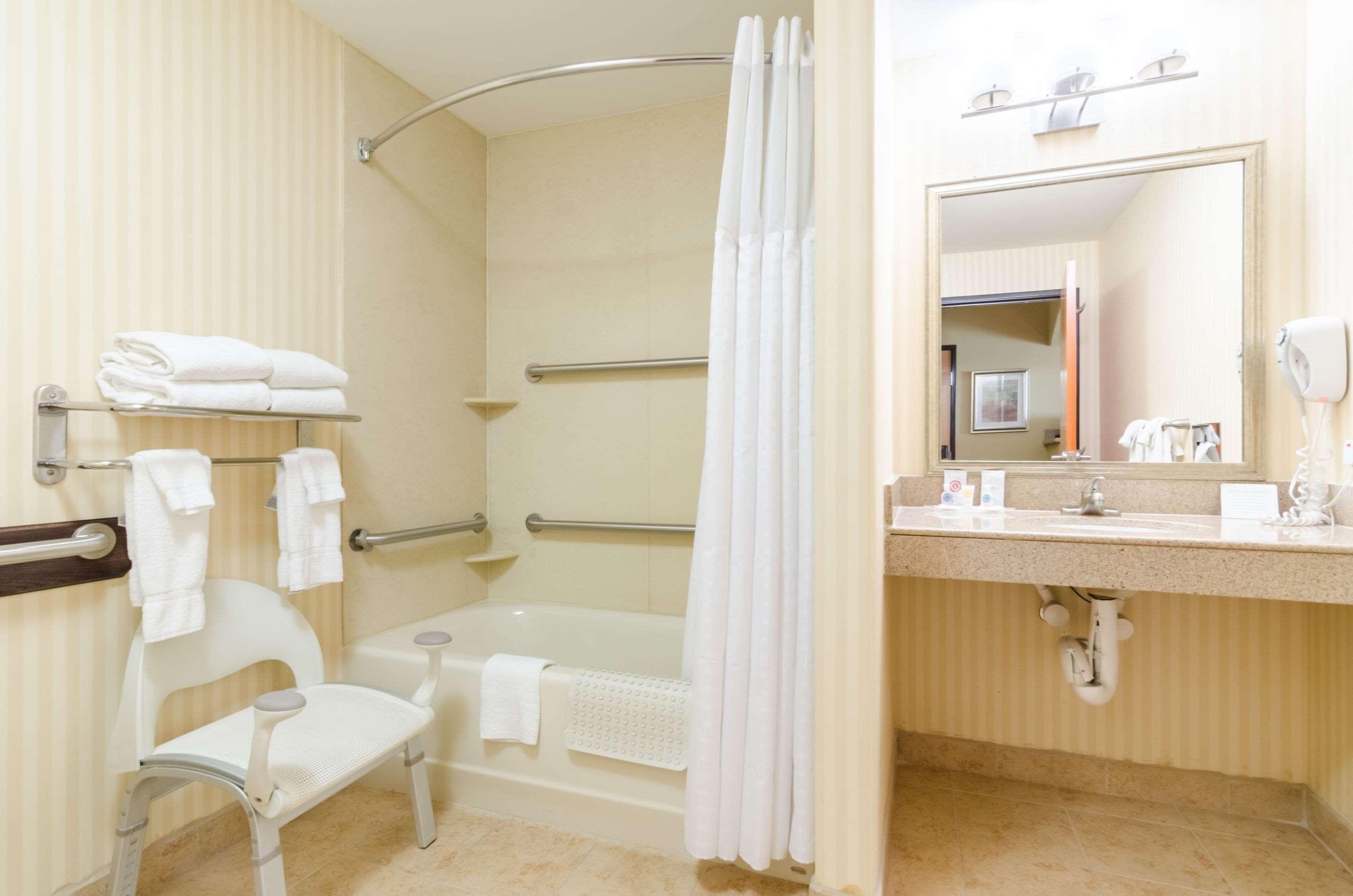 Comfort Suites Salina South エクステリア 写真