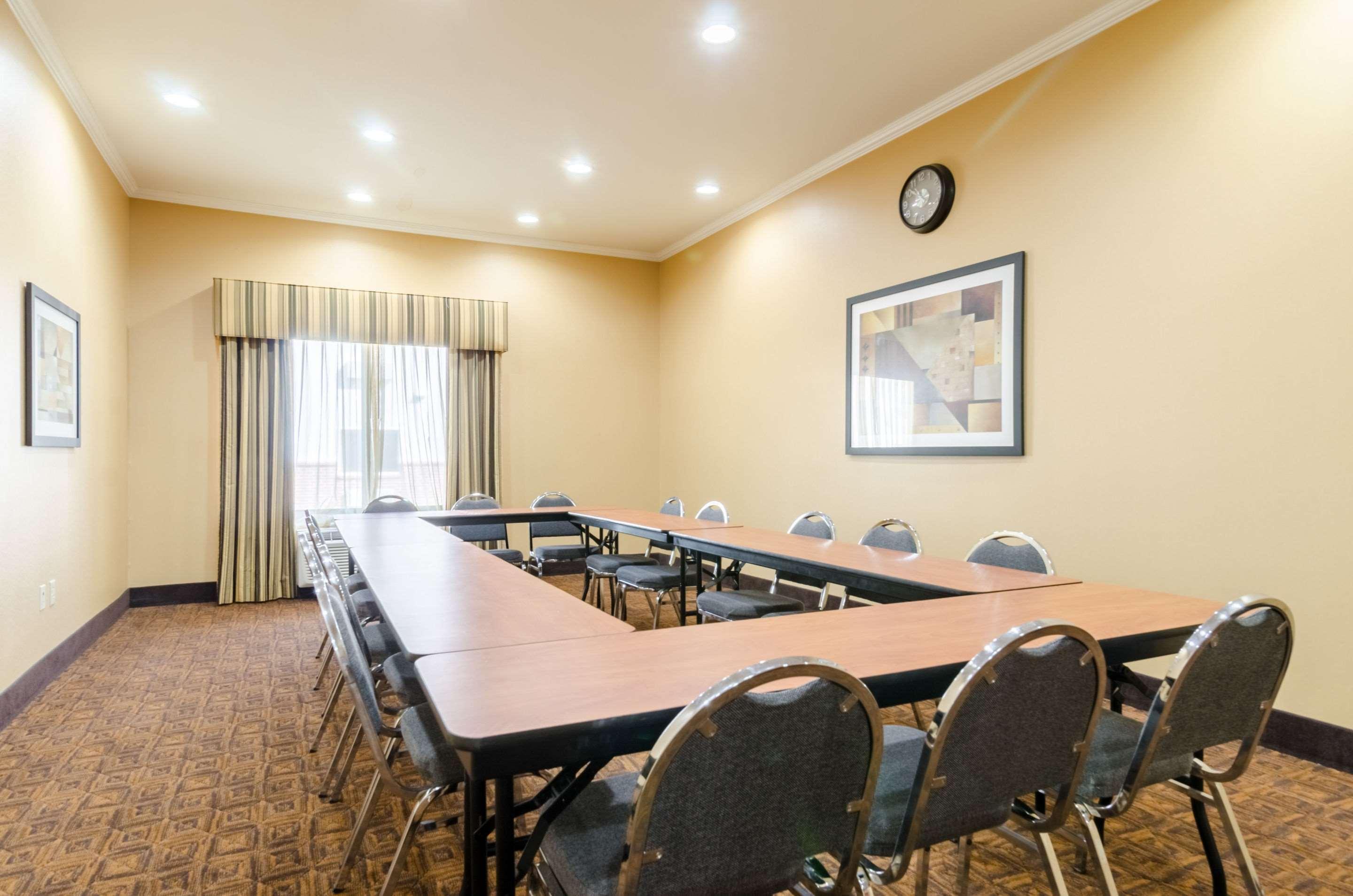 Comfort Suites Salina South エクステリア 写真