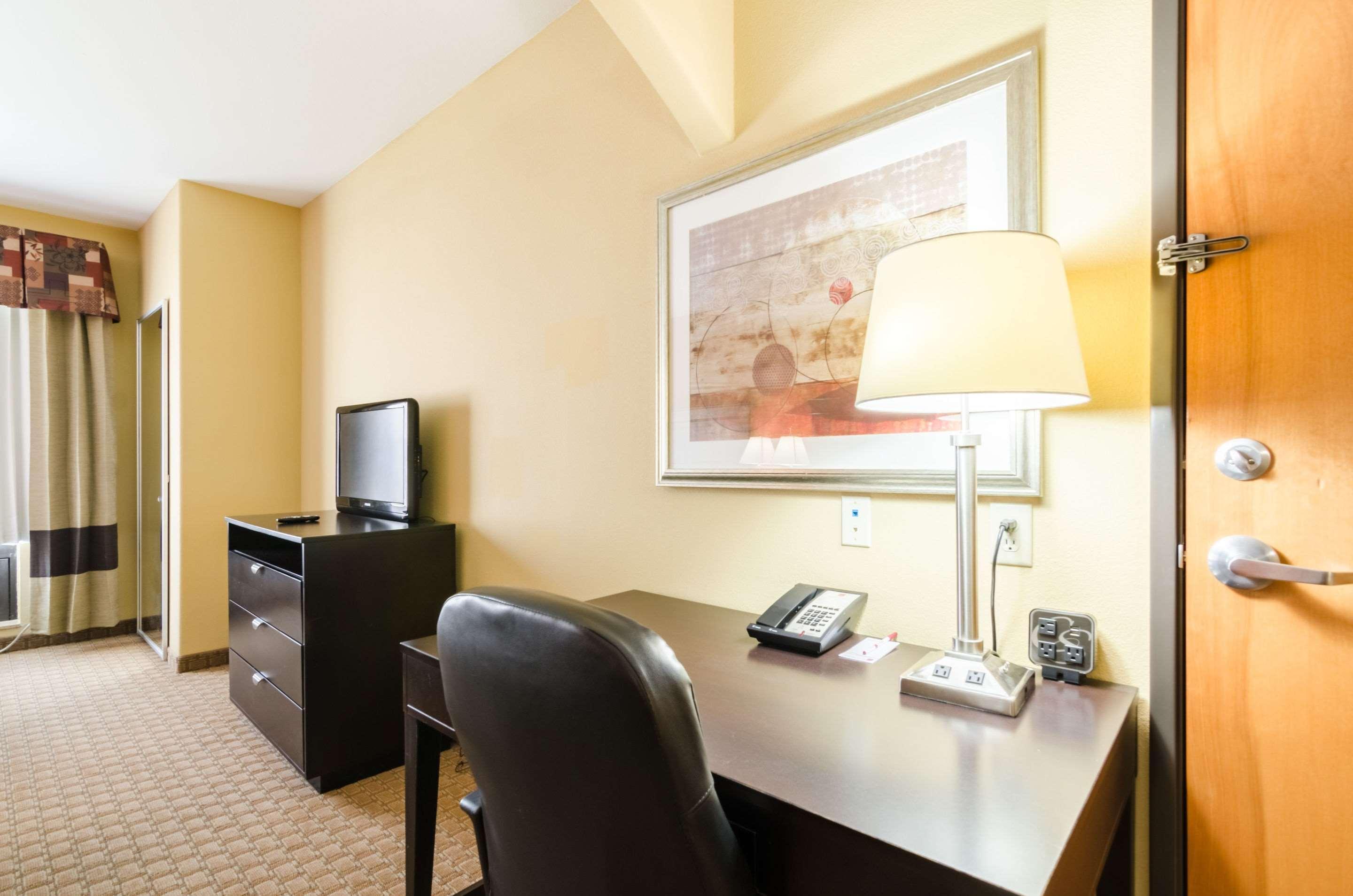Comfort Suites Salina South エクステリア 写真