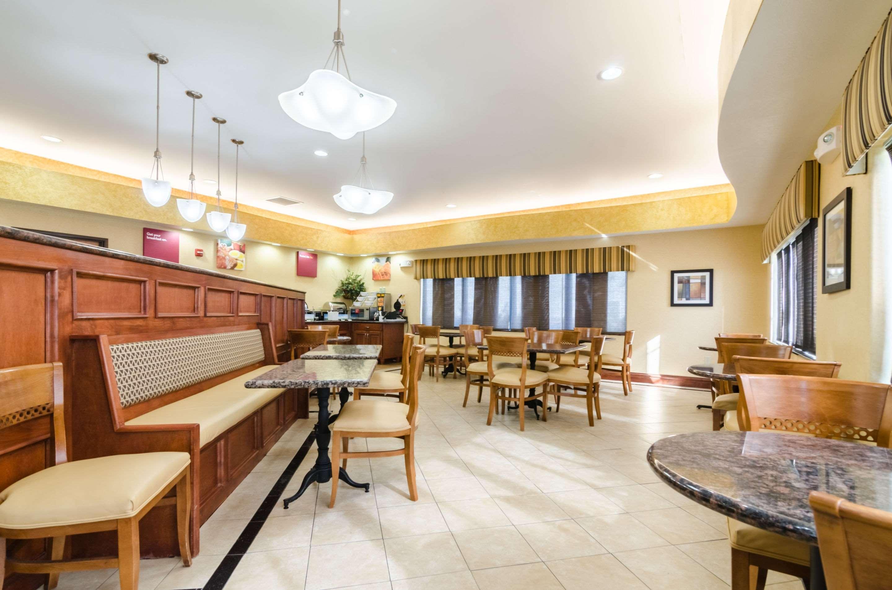 Comfort Suites Salina South エクステリア 写真