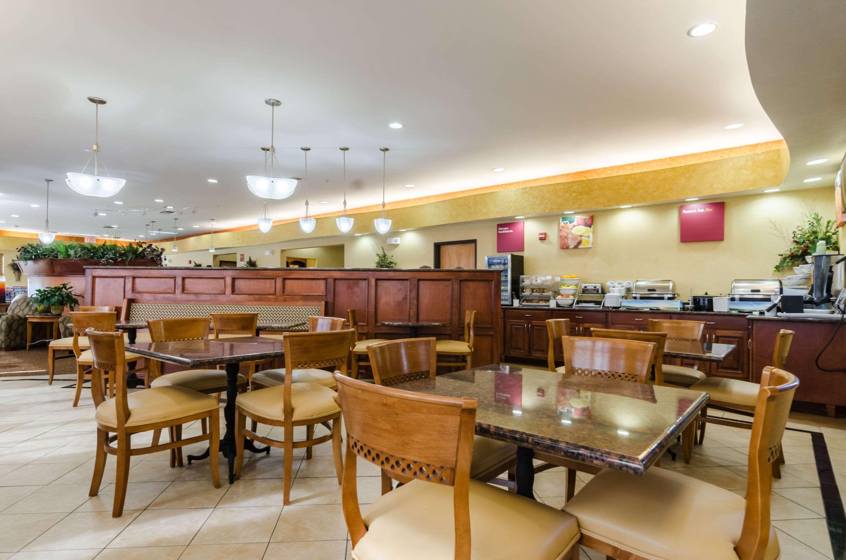 Comfort Suites Salina South エクステリア 写真