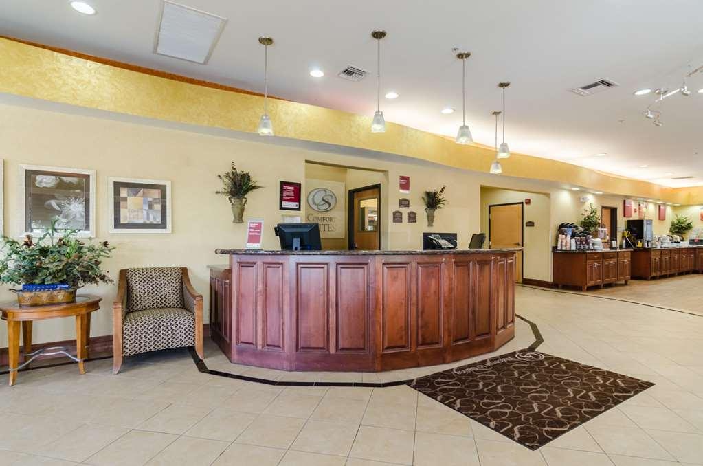 Comfort Suites Salina South インテリア 写真